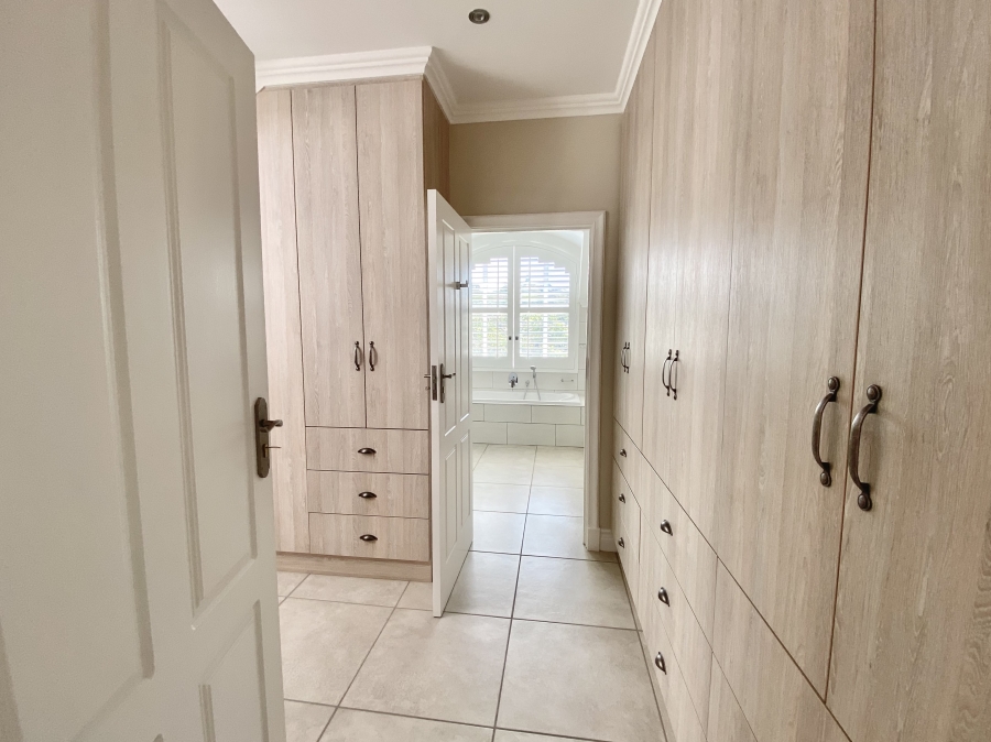5 Bedroom Property for Sale in Sedgefield Central Western Cape